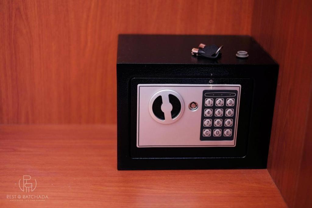 Rest@Ratchada Hotel 曼谷 外观 照片