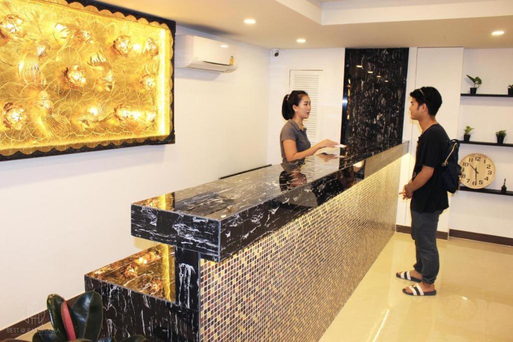 Rest@Ratchada Hotel 曼谷 外观 照片